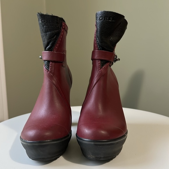 Women's Burgundy Ankle Boots - Picture 8 of 13
